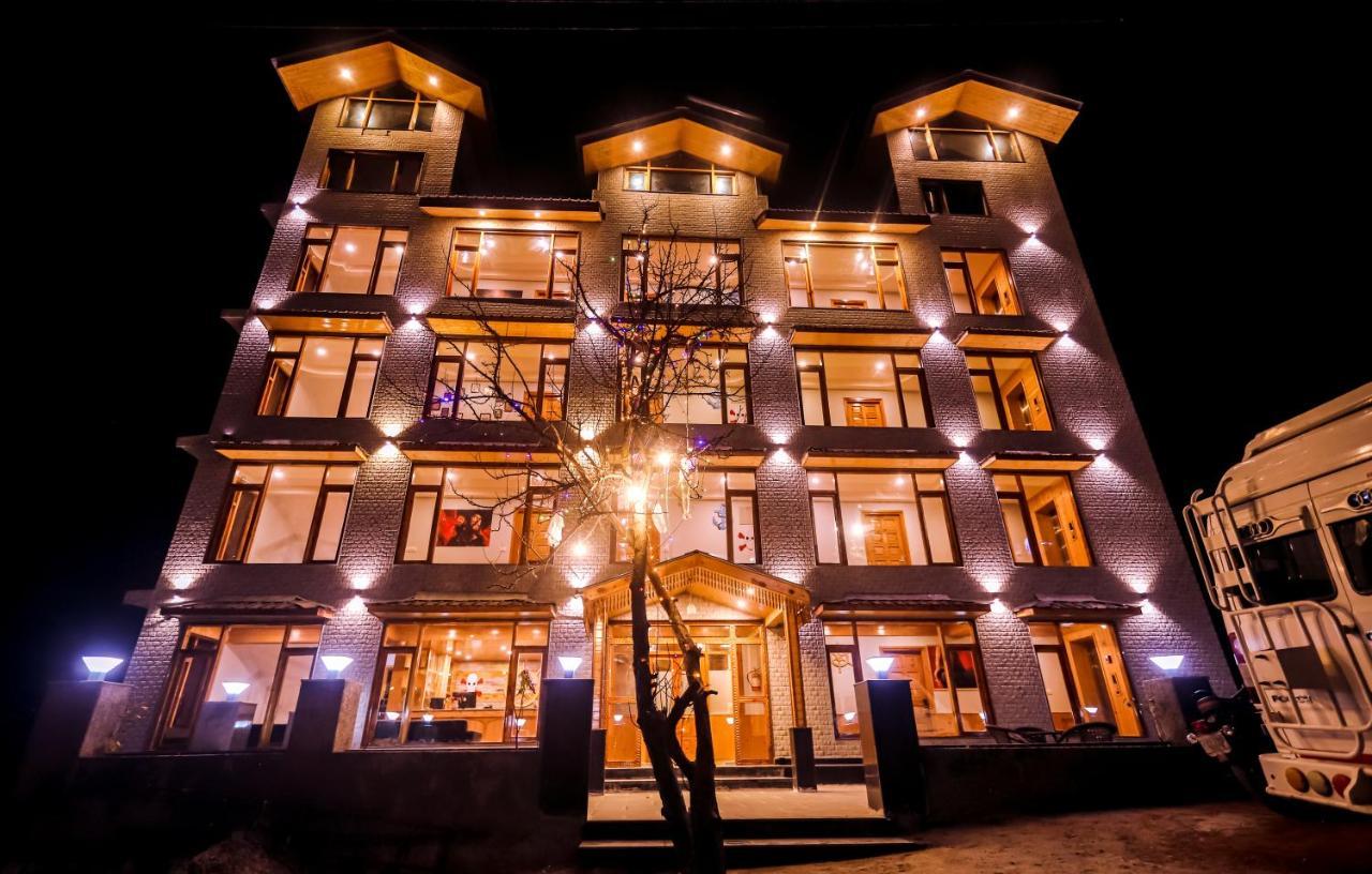 Hotel Old Smugglers With Balcony Mountain View Ac Hot And Cold Near To Hadimba Temple — Photos 1